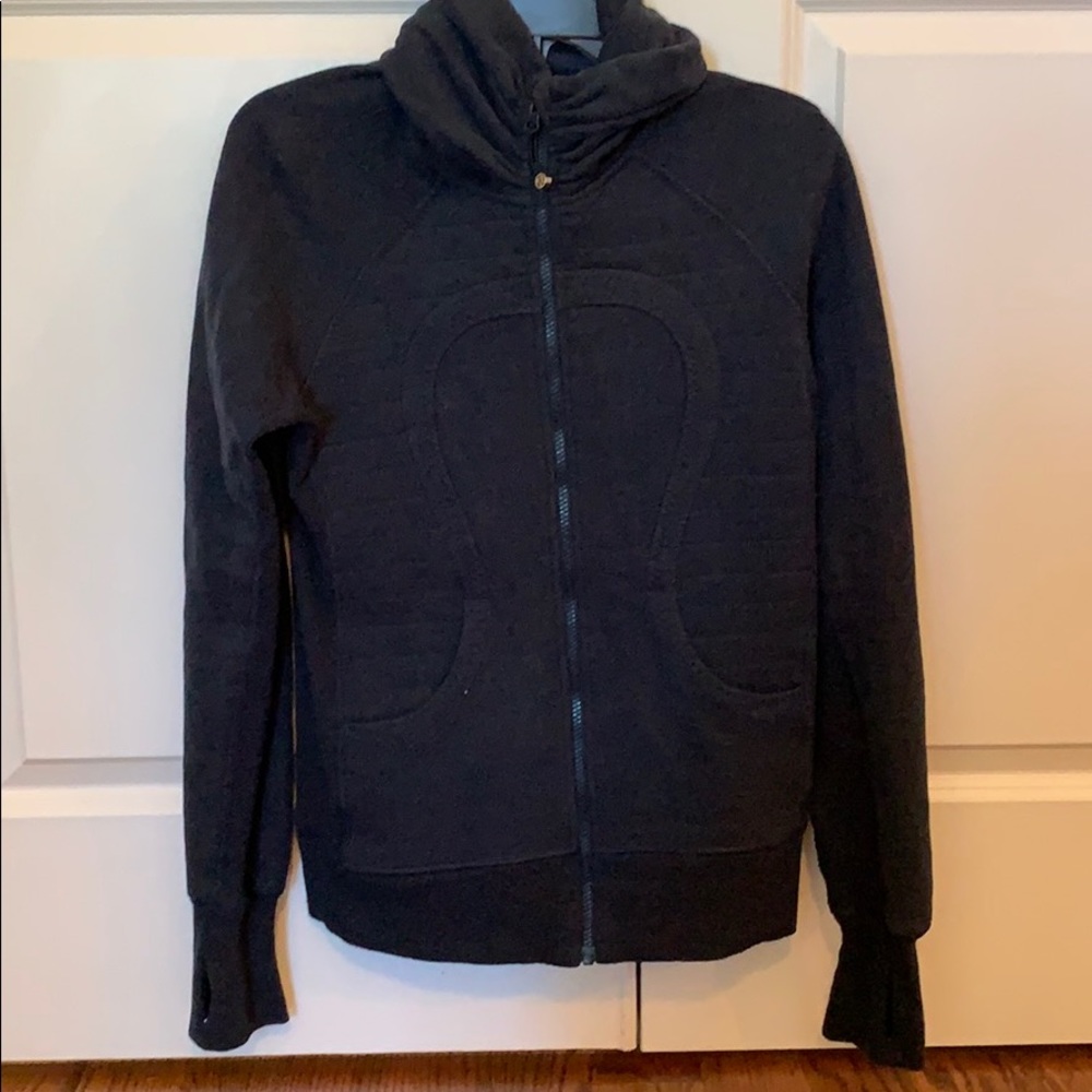 Lululemon cuddle up size 8